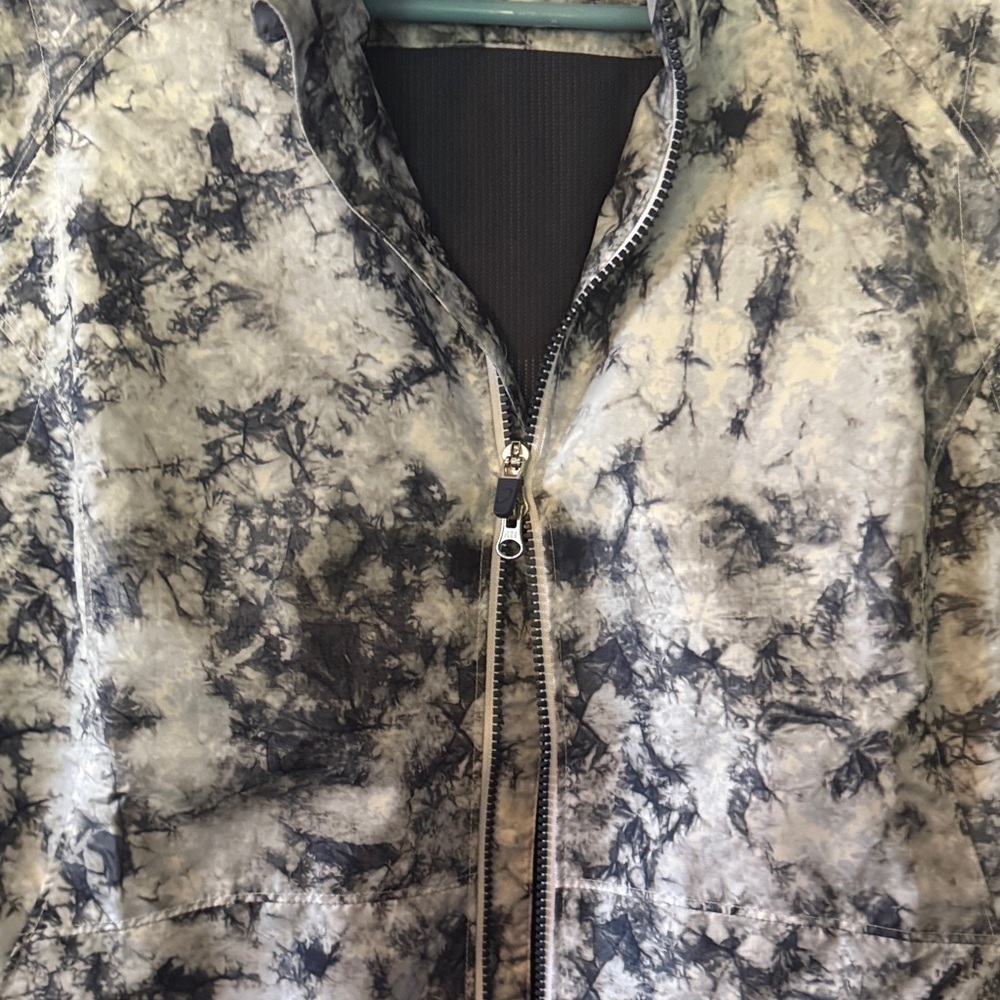 NWOT Stylish Gray Tie-Dye Sleeveless Vest - Picture 5 of 6